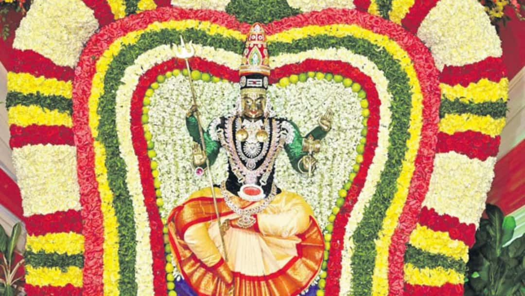 Happy Navratri 2024 8th Day Mahagauri durga alamkaram in Srimallikarjunajyotirling Bhramarambika Navratri 8th Day: ఎనిమిదో రోజు మహాగౌరి అలంకారంలో శ్రీశైల భ్రమరాంబిక!