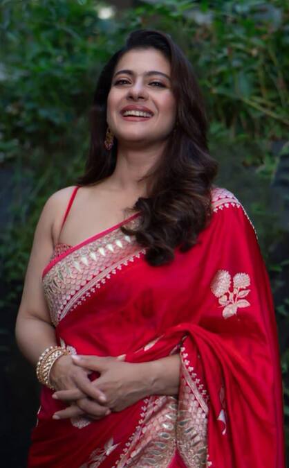 On the occasion of Durga Puja, you can also take inspiration from Kajol's red saree look. Kajol looks amazingly beautiful in this silk saree with silver border and strap blouse.