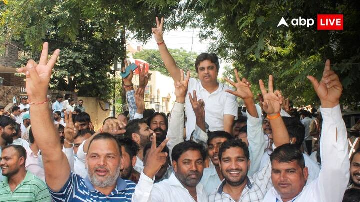 भाजपा की जीत के पीछे चार सबसे बड़ी वजह है, जिसमें सबसे पहले है माइक्रो प्लानिंग, यानी की बड़ी रैलियां की जगह बीजेपी ने डोर टू डोर कैंपेन किया. दूसरी है प्रत्याशियों की भरमार, यानी कि भाजपा ने अप्रत्यक्ष रूप से तमाम उम्मीदवार खड़े कर दिए ऐसे में एंटी बीजेपी वोट बंट गए और कांग्रेस जीत से दूर हो गई.