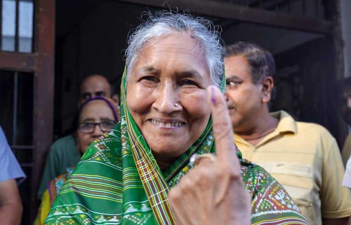 74 वर्षीय सावित्री जिंदल ने कांग्रेस प्रत्याशी राम निवास राणा को 18,941 वोटों के अंतर से हराया. उन्हें 49,231 वोट मिले. बीजेपी के प्रत्याशी कमल गुप्ता तीसरे स्थान पर रहे.