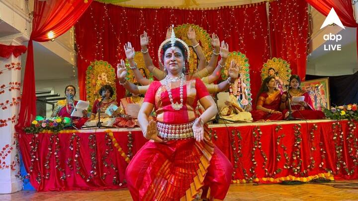 লন্ডন থেকে এবিপি আনন্দকে ডোনা বললেন, ‘মহিষাসুরমর্দিনী অশুভ শক্তির উপর শুভ শক্তির জয়ের প্রতীক। আবার তাসের দেশেও আছে কিছু বাঁধাধরা নিয়ম ভাঙার কথা। সুস্থ সমাজের ক্ষেত্রে যা কাম্য নয় এমন কিছু নিয়ম ভাঙার ওপর কেন্দ্রীভূত সেই কাহিনি। ছক ভাঙার ডাক দেয় এই নৃত্যনাট্য।’