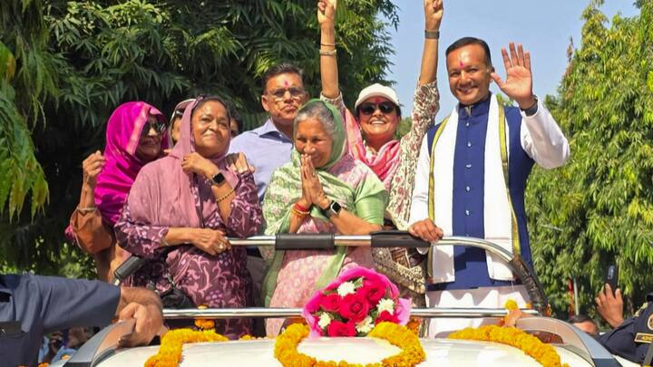 Independent candidate Savitri Jindal with her son and businessman Naveen Jindal during celebrations after her victory from Hisar constituency in the Haryana assembly elections. She won by a margin of nearly 19,000 votes. (Photo: PTI)