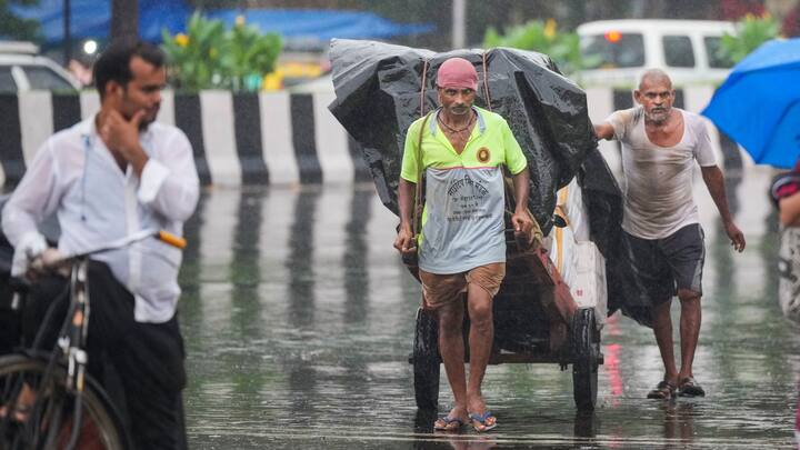 রাত পেরোলেই সপ্তমী, পুজোর বাকি কদিনও মুখ ভার থাকবে আকাশের ? কেমন থাকবে আগামীকালের আবহাওয়া ? দেখুন একনজরে।