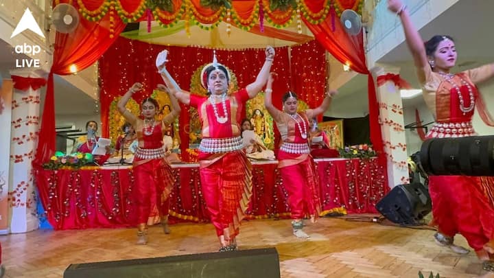 ৯ অক্টোবর, বুধবার হল অপর একটি অনুষ্ঠান। সুইস কটেজ লাইব্রেরি হলে রাত আটটায় আয়োজিত হল মহিষাসুরমর্দিনী। নৃত্য পরিচালনা করেন ডোনা। সঙ্গীত পরিচালনা করেন আনন্দ গুপ্ত। উদ্যোক্তা  ক্যামডেন পুজো কমিটি।