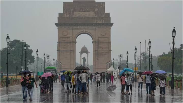 वहीं दिल्ली में वायु प्रदूषण का स्तर काफी अधिक है. यहां AQI 343 दर्ज किया गया, जो खतरनाक स्तर पर है.