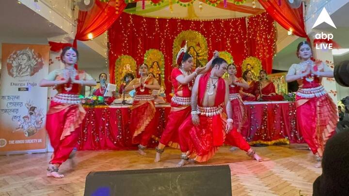 ডোনা আরও বললেন, ‘দুটো নৃত্যনাট্যই একটা ইতিবাচক বার্তা দেয়। সমাজের কল্যাণে, সুস্থ মানসিকতা গড়ার লক্ষ্যে এই ইতিবাচক ভাবনার প্রচার ও প্রসার ভীষণ প্রয়োজনীয়। আমরা শিল্পীরা তাই আমাদের কাজের মধ্যে দিয়ে এই উদ্যোগ নিয়ে চলেছি।’