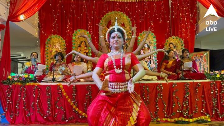 প্রবাসেও দুর্গাপুজোর আমেজ। আর টেমসের পাড়ে লন্ডনে পুজোকে আরও বর্ণময় করে তুললেন নৃত্যশিল্পী ডোনা গঙ্গোপাধ্যায়। যাঁর আর এক পরিচয়, তিনি কিংবদন্তি ক্রিকেটার সৌরভ গঙ্গোপাধ্যায়ের স্ত্রী।