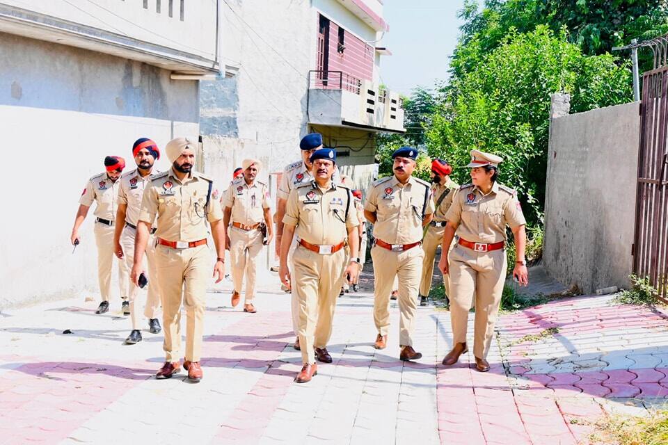 ਸ਼ਹੀਦ ਭਗਤ ਸਿੰਘ ਨਗਰ ਪੁਲਿਸ ਵੱਲੋਂ ਜ਼ਿਲ੍ਹੇ 'ਚ ਚਲਾਇਆ ਗਿਆ 'ਕਾਸੋ' ਆਪਰੇਸ਼ਨ, ਡਰੱਗ ਹਾਟਸਪੋਟ ਪਿੰਡਾਂ ਅਤੇ ਕਸਬਿਆਂ ਦੀ ਘੇਰਾਬੰਦੀ ਕਰਕੇ ਕੀਤੀ ਗਈ ਜਾਂਚ CASO operation conducted by Shaheed Bhagat Singh Nagar police ਸ਼ਹੀਦ ਭਗਤ ਸਿੰਘ ਨਗਰ ਪੁਲਿਸ ਵੱਲੋਂ ਜ਼ਿਲ੍ਹੇ 'ਚ ਚਲਾਇਆ ਗਿਆ 'ਕਾਸੋ' ਆਪਰੇਸ਼ਨ, ਡਰੱਗ ਹਾਟਸਪੋਟ ਪਿੰਡਾਂ ਅਤੇ ਕਸਬਿਆਂ ਦੀ ਘੇਰਾਬੰਦੀ ਕਰਕੇ ਕੀਤੀ ਗਈ ਜਾਂਚ