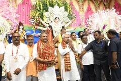Durga Puja 2024: महासप्तमी पर पूजा पंडालों में खुला पट, दर्शन के लिए पहुंचे CM नीतीश कुमार