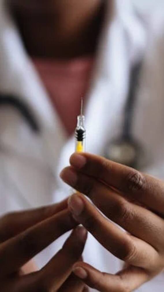 किस बीमारी के लिए बनी थी दुनिया की पहली वैक्सीन?