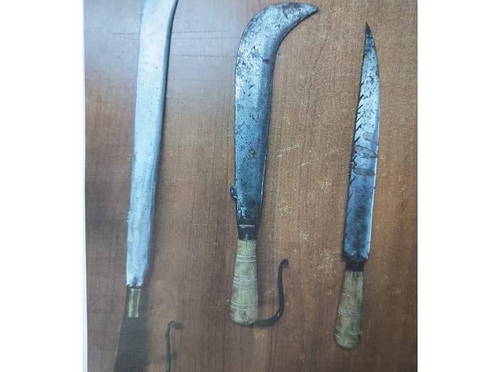 வீட்டில் சிக்கிய பயங்கர ஆயுதங்கள்! - 9 பேர் கொண்ட கும்பலை தூக்கிய போலீஸ்! - காரணம் இதுதான்!