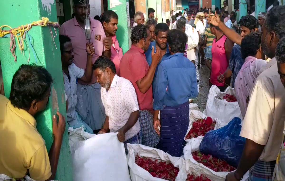 ஆயுத பூஜை , முகூர்த்த நாட்கள்...திண்டுக்கல்லில் பூக்கள் விலை மற்றும் விற்பனை நிலவரம் இதோ