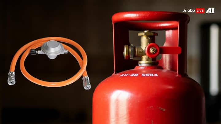 Gas Cylinder Pipe Expiry Date: सिलेंडर में लगे हुए पाइप की भी एक्सपायरी डेट तय होती है. उस एक्सपायरी डेट के बाद आपको सिलेंडर में लगा हुआ पाइप बदल देना चाहिए. इस तरह चेक कर सकते हैं एक्सपायरी डेट.