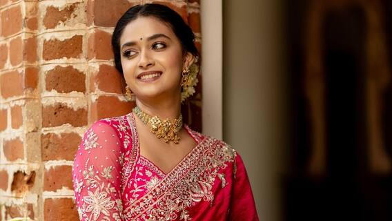 Keerthy Suresh : దసరా పండక్కి అందంగా ముస్తాబవ్వాలంటే కీర్తి సురేశ్ని ఫాలో అయిపోండి Keerthy Suresh : దసరా పండక్కి అందంగా ముస్తాబవ్వాలంటే కీర్తి సురేశ్ని ఫాలో అయిపోండి