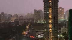 Mumbai Rain Update : मुंबईत चारी बाजूंनी विजांचा कडकडाट, पश्चिम उपनगरात तुफान पाऊस, वाऱ्यामुळे बॅनर कोसळले
