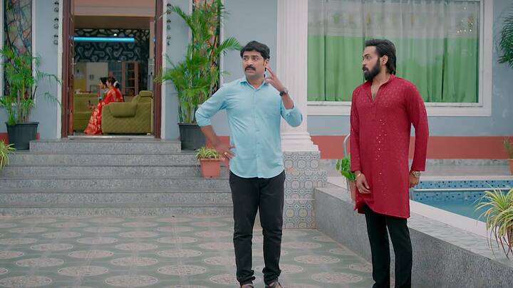 ప్రకాశానికి ఏమీ చెప్పకుండా.. పాపం కావ్య అని రాజ్ దగ్గర అనమంటారు అపర్ణ, ఇందిరాదేవి. ఏం జరిగిందని రాజ్ అడిగినా ఏమో మర్చిపోయానని చెప్పు అంటారు. లీలావతి , గర్భవతి అంటూ ఏవేవే మాట్లాడుతాడు ప్రకాశం. రాజ్ లో టెన్షన్ పెరుగుతుంది..ఏం జరిగిందనే ఆలోచనలో పడతాడు.