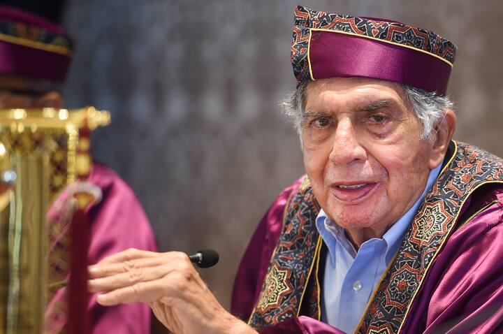 सन्सचे मानद अध्यक्ष रतन टाटा हे केवळ व्यावसायिक जगतातल्या त्यांच्या योगदानासाठी ओळखले जात नव्हते तर समाजसेवेसाठी, गरजूंना मदत करण्यासाठीही ओळखले जात होते.