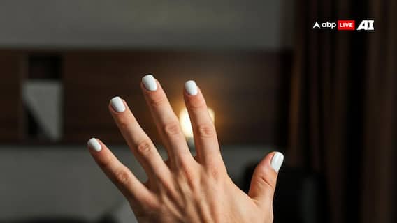 नाखून गुलाबी की जगह हो गए हैं सफेद तो हो जाएं सावधान, इस बीमारी का है संकेत