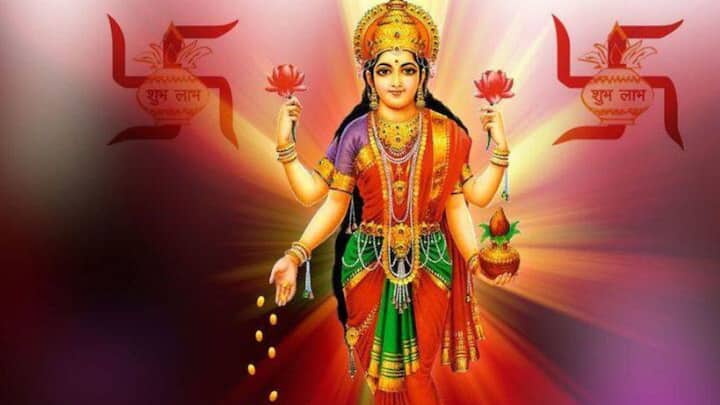 তুলসী পাতারও ব্যবহার করা হয় না লক্ষ্মী পুজোর দিন। মা লক্ষ্মীর আসন পাততে হয় লাল বা গোলাপি কাপড়ে এতে মা অত্যন্ত সন্তুষ্ট হন বলে বিশ্বাস।