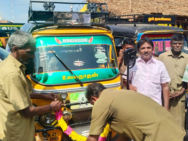 கரூரில் களைகட்டிய ஆயுத பூஜை - ஆட்டோ ஓட்டுநர்கள் உற்சாக கொண்டாட்டம்