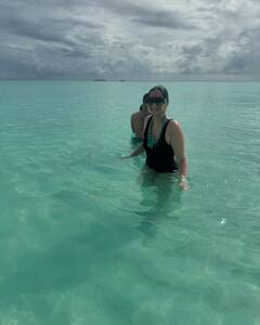 सोनम कपूर ने ब्लैक बिकिनी में ढाया कहर, बेटे संग समुद्र के बीच एंजॉय करती दिखीं एक्ट्रेस, तस्वीरें हुईं वायरल