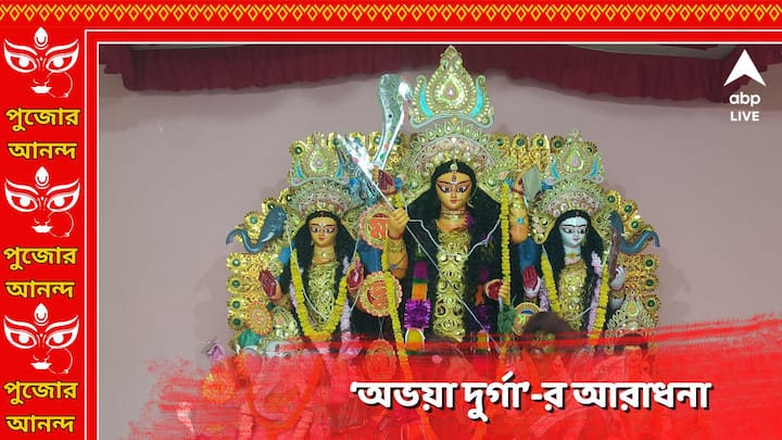 Durga Puja 2024: কলকাতা থেকে প্রায় আড়াইশো কিলোমিটার দূরে রামপুরহাট। সেখানে উৎসবে মেতেছে চাঁদপাড়া। বছরের এই কটা দিন কার্যত মিলনক্ষেত্র হয়ে ওঠে এই গ্রাম।