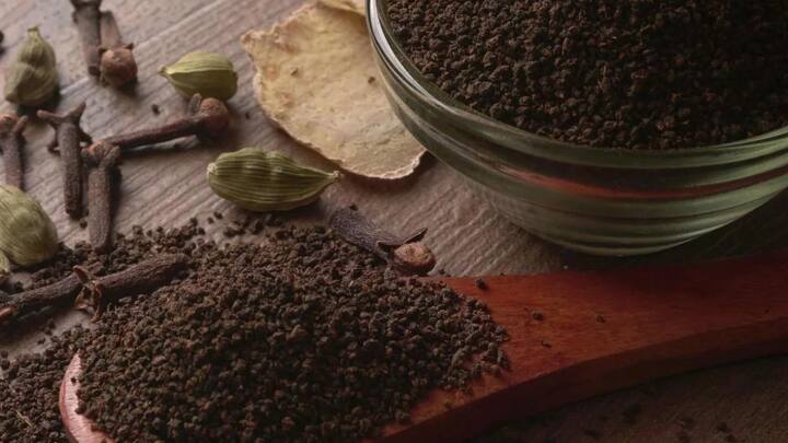 दुसरा मार्ग म्हणजे एक ग्लास थंड पाणी घेणे. त्यात 1 ते 2 चमचे चहाची पाने टाका आणि सोडा. काही वेळाने पाण्यात रंग दिसला तर समजा चहाच्या पानात भेसळ आहे.