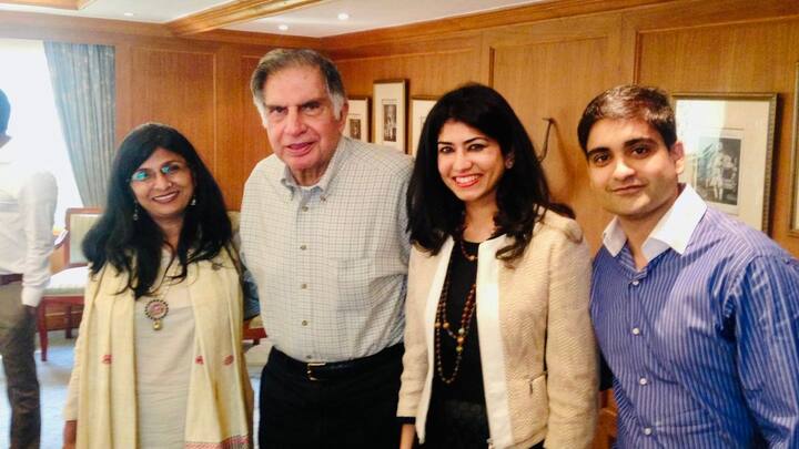 CashKaro.com co-founder Swati Bhargava shared an image with the philanthropist who invested in her business venture. 
