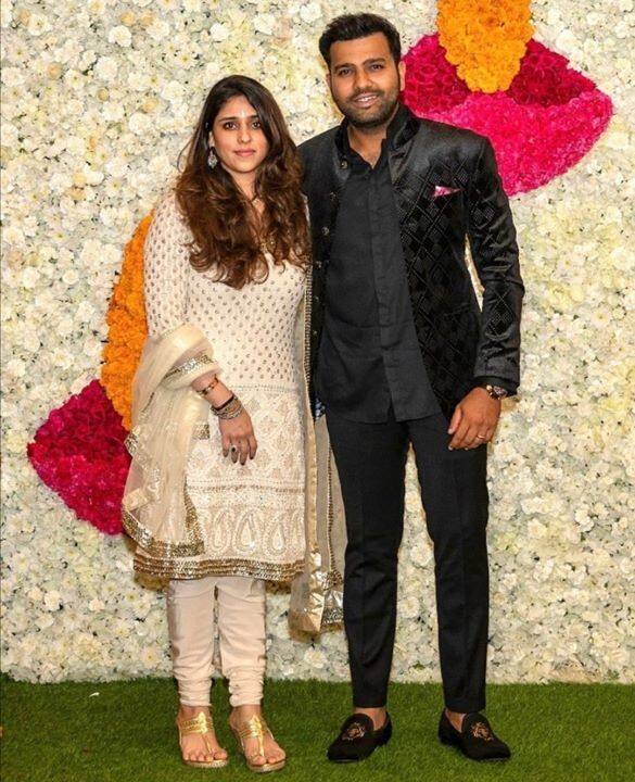 पत्नी रितिका सजदेह प्रेग्नेंट असल्याच्या बातम्या देखील समोर आल्या होत्या. मात्र, याबाबत अद्याप कोणतीही अधिकृत माहिती समोर आलेली नाही.(Photo Credit-Rohit Sharma)