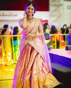 Ananya Nagalla : బతుకమ్మ లుక్స్​లో అనన్య నాగళ్ల.. బాపు బొమ్మలా ఉందిగా