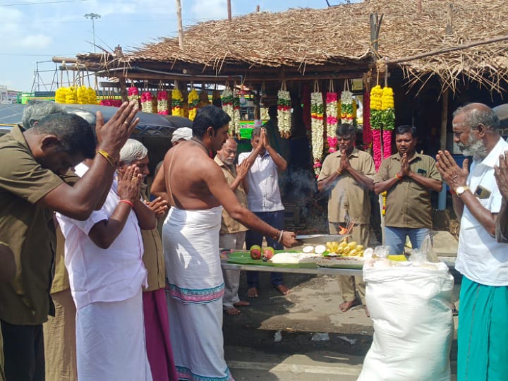 கரூரில் களைகட்டிய ஆயுத பூஜை - ஆட்டோ ஓட்டுநர்கள் உற்சாக கொண்டாட்டம்