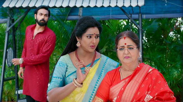 ఈగో పక్కనపెట్టి ఏం జరిగిందో అడగాల్సిందే అని రాజ్ అనుకుంటాడు. బాగానే నటిస్తున్నారంటూ ఒకర్నొకరు పొగుడుకుంటారు అత్తా కోడళ్లు.. అంతా కనకం సావాసం అనుకుంటారు. ఇంతలో రాజ్ వచ్చి ఏం జరిగిందని అడిగితే బెట్టు చేస్తారు.. సరే కళ్యాణ్ ని అడుగుతా అనడంతో.. అమ్మో ప్లాన్ రివర్సవుతుందని ఆలోచించి...మీ అత్తగారికి క్యాన్సర్ అని చెప్పేస్తారు.