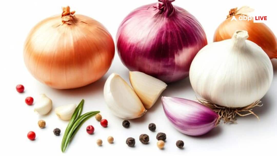 Benefits Of Onion Onions can be safely given to babies as they start eating solid foods Onion: નાના બાળકોને ડુંગળી ખવડાવી જોઇએ કે નહીં? જાણો શું છે તેના ફાયદા નુકસાન?