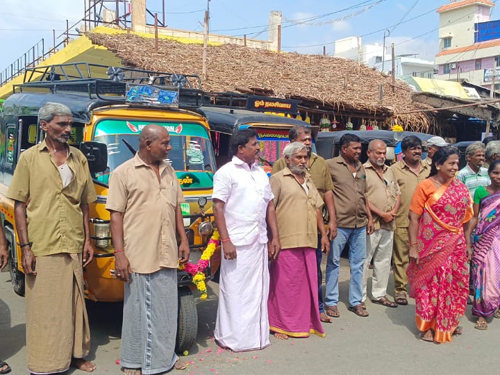 கரூரில் களைகட்டிய ஆயுத பூஜை - ஆட்டோ ஓட்டுநர்கள் உற்சாக கொண்டாட்டம்