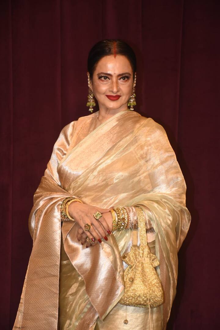 ऋषी कपूर आणि नीतू कपूर यांचे लग्न 1980 मध्ये झाले होते. रेखाने 1990 मध्ये मुकेश अग्रवालसोबत लग्न केले होते.