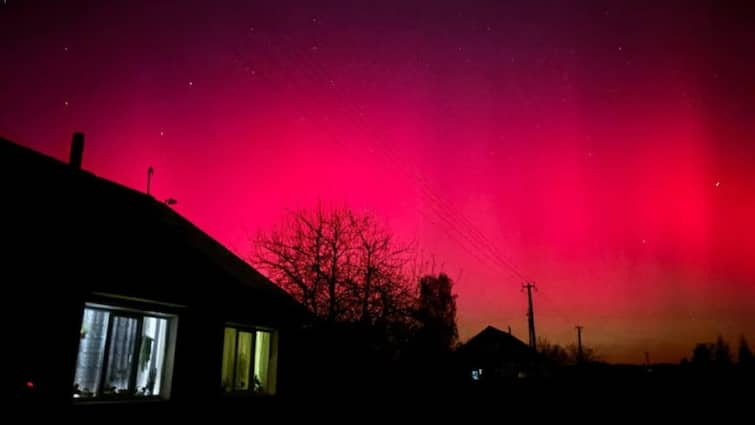 Solar Storm: मंडरा रहा बड़ा खतरा? धरती से टकराया तूफान! रंगीन हो गया पूरा आसमान