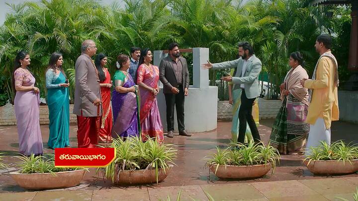 బ్రహ్మముడి అక్టోబరు 12 దసరా రోజు ఎపిసోడ్ లో...కనకం పెళ్లిరోజుకి దుగ్గిరాల కుటుంబం మొత్తం తరలివస్తుంది. రాజ్...కనకంపై ప్రత్యేక అభిమానం చూపిస్తుంటాడు.. కావ్య సెటైర్స్ వేస్తుంటుంది.. ఇంకా ముందుంది అసలు పండుగ అంటాడు రాజ్