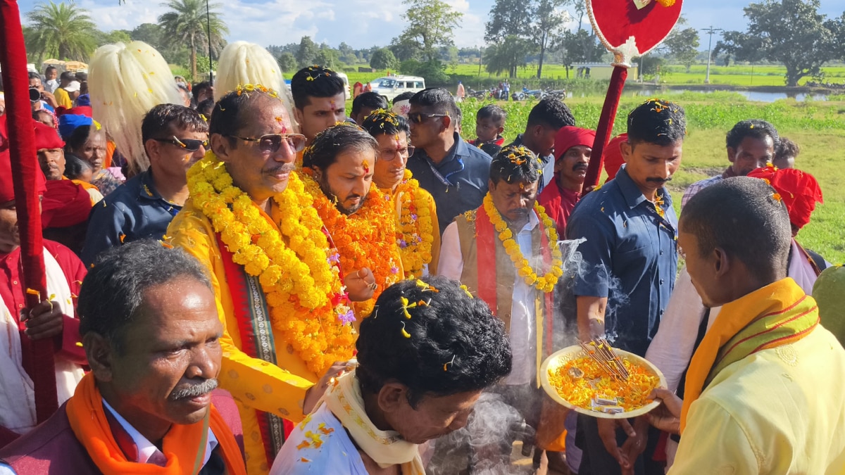 सर्गीपाल गांव में बेल पूजा के दिन होती है अनोखी रस्म अदाएगी, बस्तर के राजकुमार खुद आते हैं गाजे बाजे के साथ