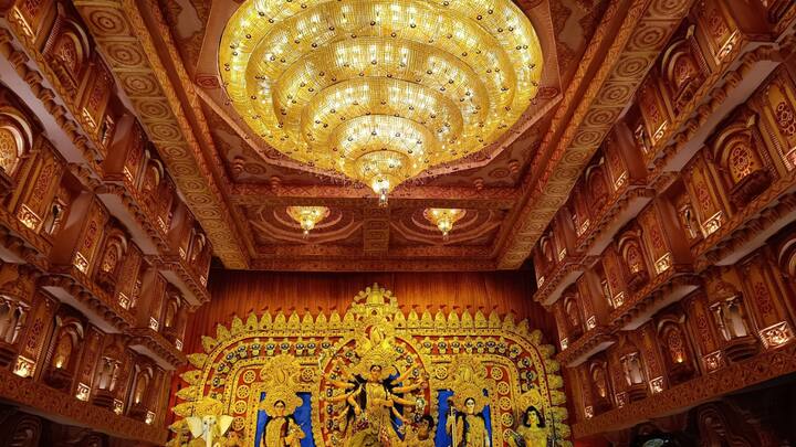 Ekdalia Evergreen is renowned for its intricate traditional decor, which sets it apart from other pandals in Kolkata.  (Image source: Facebook/ Pranit Paul)
