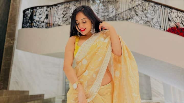 পুজোর আগে পর্যন্তও একটি ওয়েব সিরিজের শ্যুটিংয়ে ব্যস্ত ছিলেন 'মিঠাই'। তবে পুজোর সময় তাঁর একান্তই ছুটি কটানোর সময়।