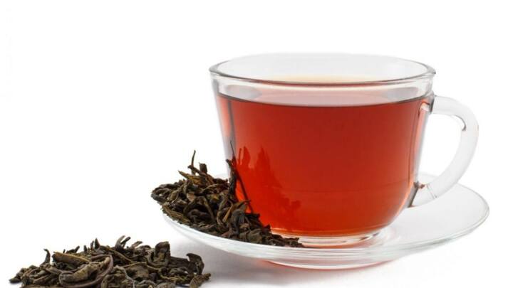 तुम्हाला हे जाणून आश्चर्य वाटेल की काही ठिकाणी चहाच्या पावडरमध्ये लोखंडाची पावडर, कोरडे शेण, लाकडाचा भुसा आणि रंग यांसारख्या अनेक गोष्टी मिसळत असल्याच्या धक्कादायक गोष्टी समोर आल्या आहेत