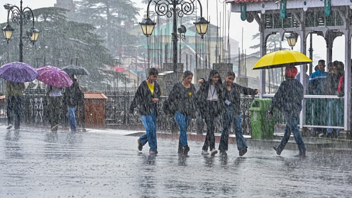 राजस्थान के कई जिलों में बारिश हो सकती है. मौसम विभाग के अनुसार आज जयपुर, दौसा, अजमेर, टोंक, बारां, कोटा, बूंदी, झालावाड़, भीलवाड़ा, पाली, सिरोही, जालोर, चित्तौड़गढ़ और राजसमंद जिलों में बारिश हो सकती है.