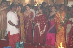 Durga Puja 2024: लाल साड़ी, कानों में झुमके, देसी गर्ल बनकर दुर्गा पूजा में पहुंचीं आलिया भट्ट, ये एक्ट्रेसेस भी हुई शामिल