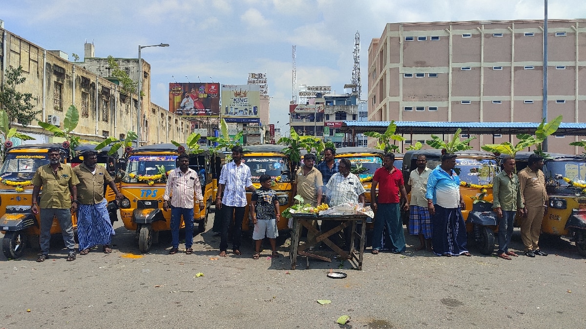 Ayudha Pooja 2024: சேலத்தில் 50-க்கும் மேற்பட்ட ஆட்டோ ஓட்டுநர்கள் ஒன்றிணைந்து ஆயுத பூஜை கொண்டாட்டம்