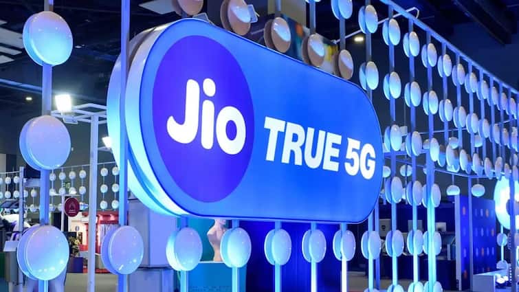 Jio introduces Rs 1028 and Rs 1029 prepaid recharge plans with 5G data and many other benefits Jio Prepaid Recharge Plan: আপনি কি ভোজনরসিক? কিংবা ওয়েব সিরিজের পোকা? জিও- র নতুন রিচার্জ প্ল্যানে রয়েছে চমক