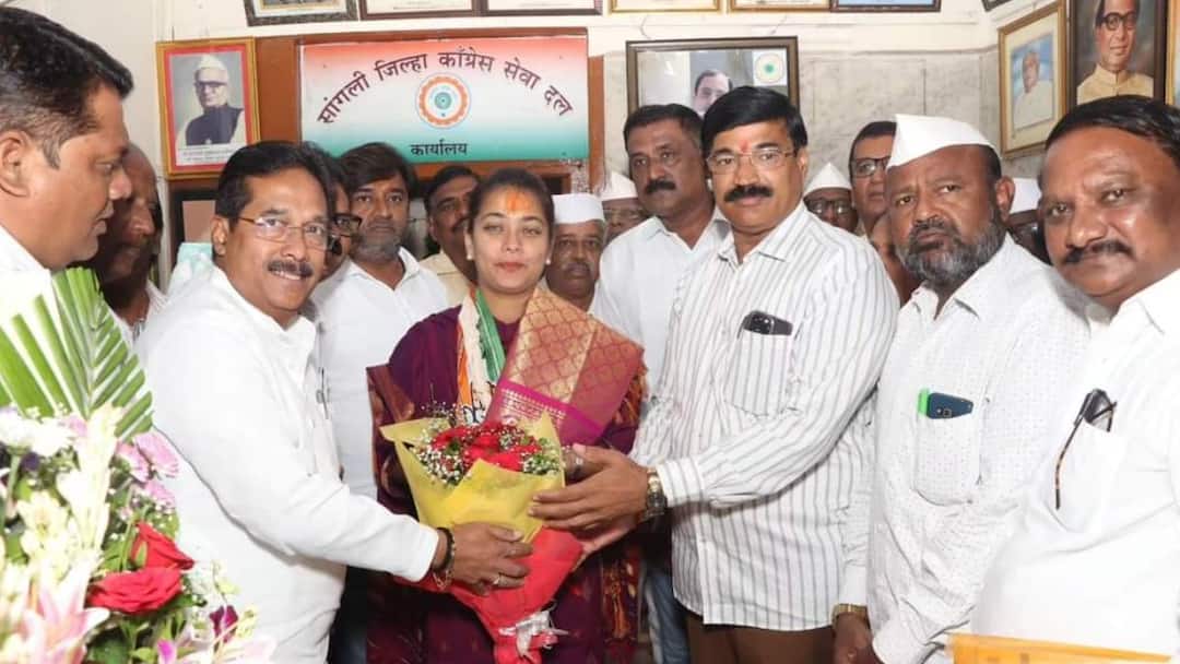 Praniti Shinde : हरियाणामध्ये जे झालं ते महाराष्ट्रात अजिबात होणार नाही; खासदार प्रणिती शिंदेंनी सांगितला मास्टरप्लॅन! What happened in Haryana will never happen in Maharashtra MP Praniti Shinde said the master plan sangli congress Praniti Shinde : हरियाणामध्ये जे झालं ते महाराष्ट्रात अजिबात होणार नाही; खासदार प्रणिती शिंदेंनी सांगितला मास्टरप्लॅन!