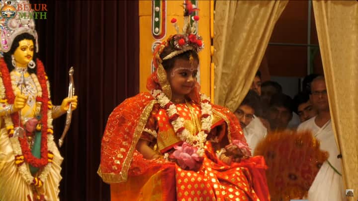 ১৯০১ সালে সারদা মায়ের উপস্থিতিতে ৯ জন কুমারীকে পুজো করেছিলেন স্বামী বিবেকানন্দ। সেই থেকেই চলে আসছে এই প্রথা। এবারের কুমারী ৫ বছরের সানভি মুখোপাধ্যায়। উমা রূপে পুজো করা হল বেলুড় বাজারের বাসিন্দা ছোট্ট সানভিকে। কুমারী পুজো দেখতে বেলুড় মঠে ভিড় হয়।