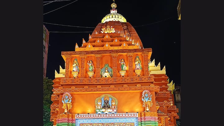 Ekdalia Evergreen has always been committed to preserving and promoting traditional craftsmanship, a hallmark of its Durga Puja celebrations.  (Image source: Facebook/ Pranit Paul)