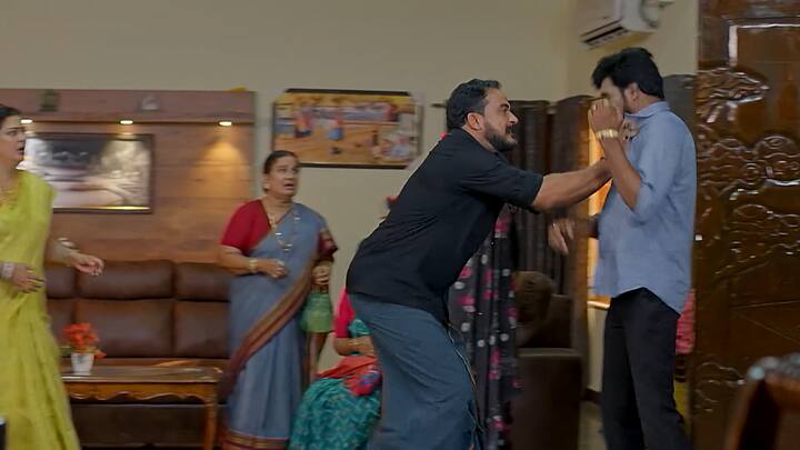 సత్యకు శిక్ష వేసేందుకు అందరూ సిద్ధమైన సమయంలో.. రేణుక నిజం చెప్పేస్తుంది. పోలీసుల ముందు ఇంటి పరువు పోకూడదని అలా చెప్పానంటూ పోయిన బిడ్డపై ప్రమాణం చేస్తుంది. మహదేవయ్య రుద్రని చితక్కొడతాడు.