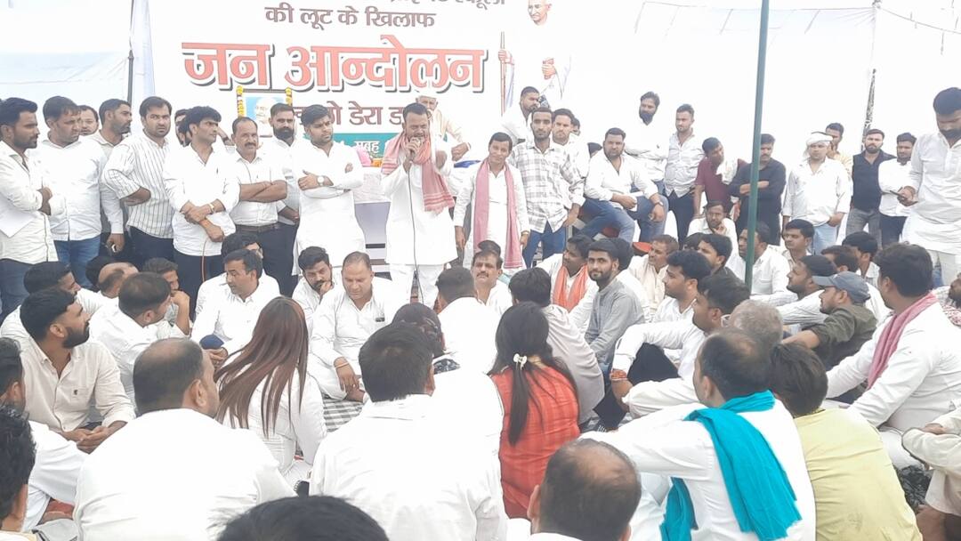 UP Politics: सपा विधायक का आंदोलन तेज, लोगों ने जमकर भरी हुंकार, उमड़ा हुजूम, जानिए वजह Samajwadi Party MLA Atul Pradhan movement intensified against School and Hospital ann UP Politics: सपा विधायक का आंदोलन तेज, लोगों ने जमकर भरी हुंकार, उमड़ा हुजूम, जानिए वजह